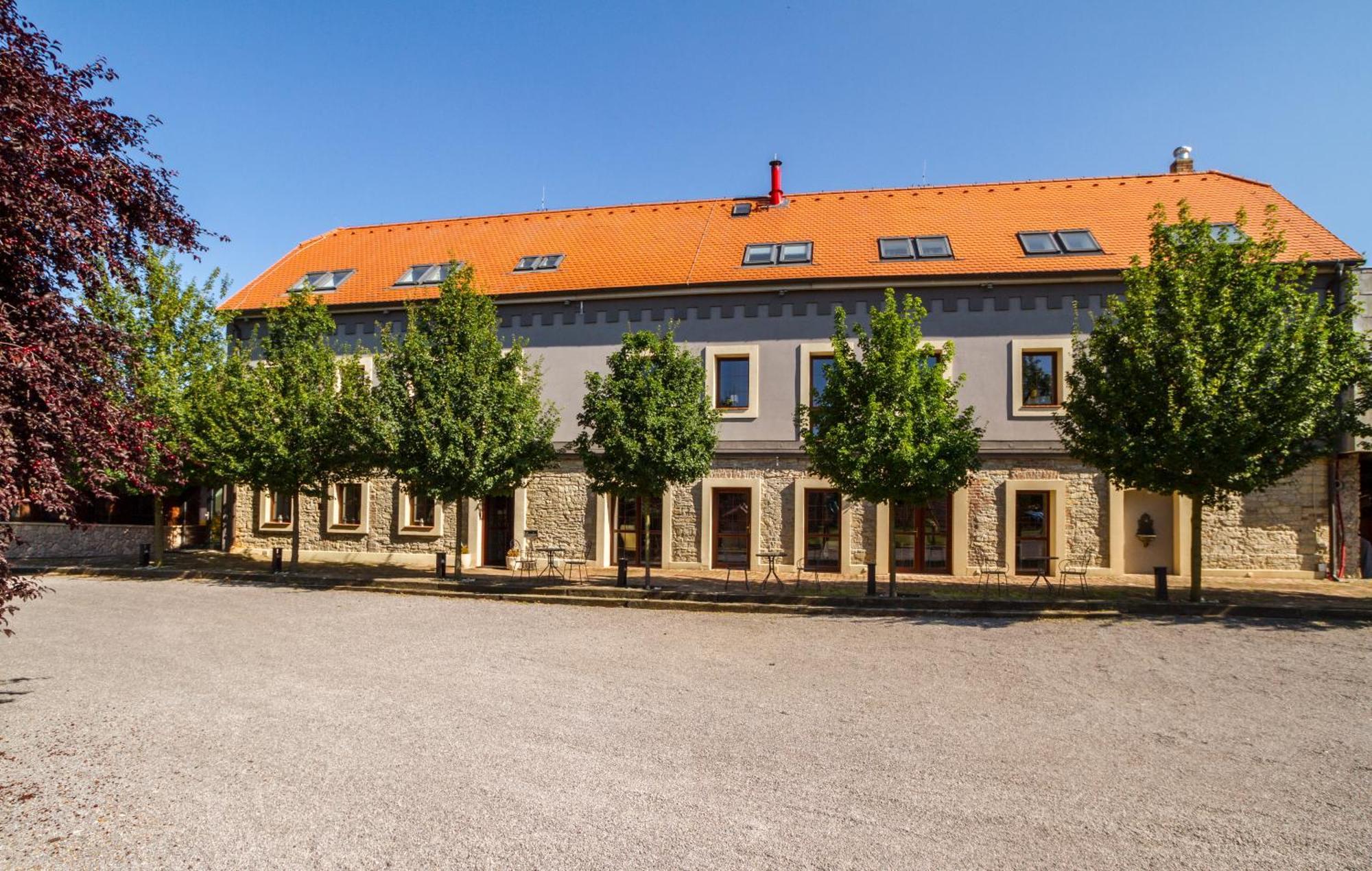 Chateau Nightingales Hostoun エクステリア 写真